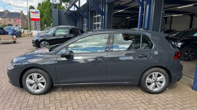 Volkswagen-Golf-1