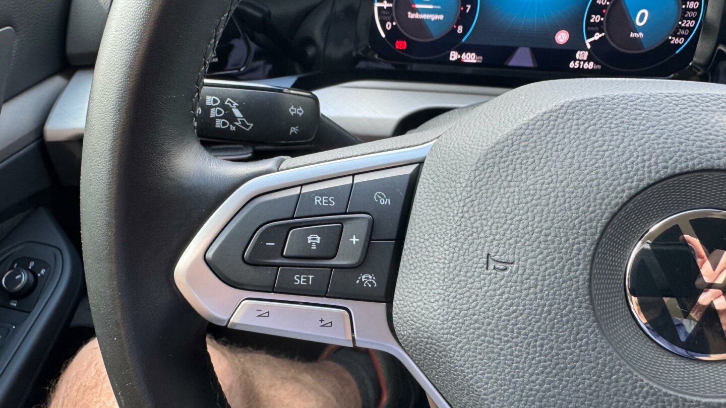 Volkswagen-Golf-16